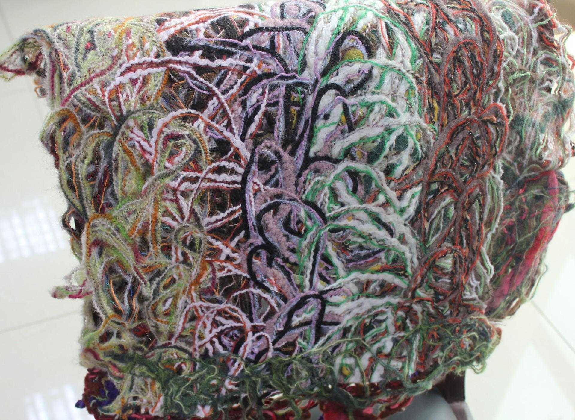 紡織機械 特種繡花機 無基布無線刺繡設(shè)備 時裝 大衣面料生產(chǎn)