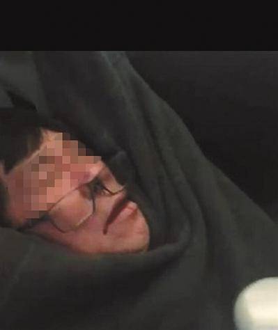 美律師:被趕下飛機(jī)乘客最高可申請500萬美元賠償