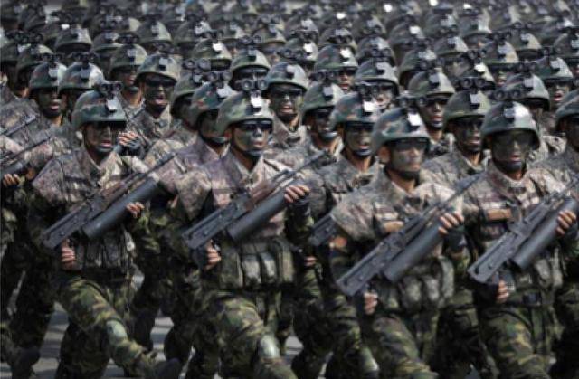 美國(guó)全面侵朝會(huì)付多大代價(jià)？資深記者：死亡100萬士兵，燒掉400億美元！