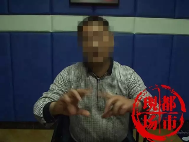 江西中寰醫(yī)院心電圖室醫(yī)生涂某說：學(xué)生說的你怎么能信呢？你們所謂的摸了她的胸，我到現(xiàn)在還不知道（怎么回事）。她不需要動那個乳房了，只要輕輕地靠一下就可以把那個吸盤吸好，當(dāng)然我們有的時候只要調(diào)節(jié)微調(diào)的時候，也難免會碰到乳房也就僅此而已了。