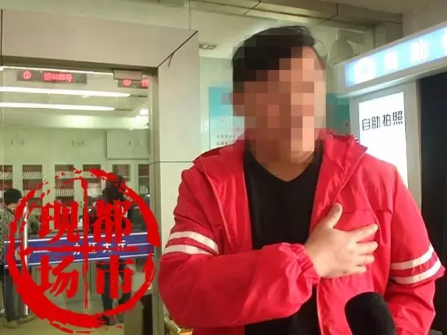 王先生的女兒馬上中考，學(xué)校要求家長這幾天抽空帶孩子去醫(yī)院體檢，26號晚上，他選擇了人少一點的江西中寰醫(yī)院。王先生說摸他女兒胸部的是心電圖科室的涂醫(yī)生，通過女兒時候的描述，他認(rèn)為涂醫(yī)生在給女兒做心電圖時違規(guī)操作。