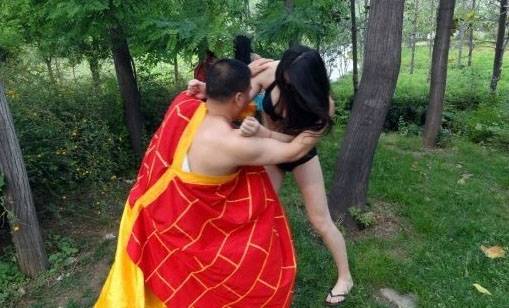 美女與和尚道士激情野戰(zhàn)(5)