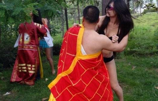 美女與和尚道士激情野戰(zhàn)(9)