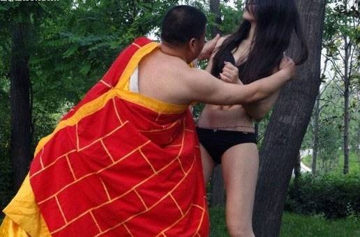 美女與和尚道士激情野戰(zhàn)(2)