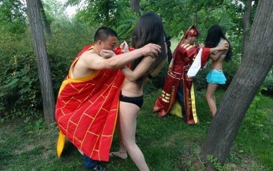 美女與和尚道士激情野戰(zhàn)(1)