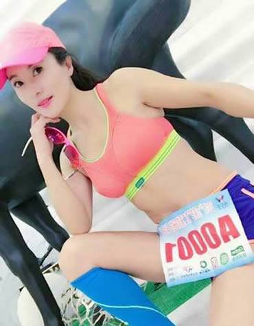 50歲辣媽劉葉琳似少女：和22歲兒子一起常被誤會是情侶