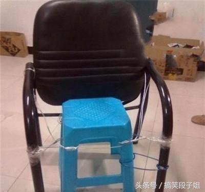 女朋友在公司加班發(fā)的自拍，看完我抽了一包煙