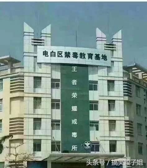 女朋友在公司加班發(fā)的自拍，看完我抽了一包煙