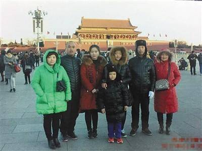 有你嗎?攝影師拍天安門38年 上千照片無人領(lǐng)