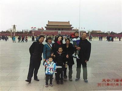有你嗎?攝影師拍天安門38年 上千照片無人領(lǐng)