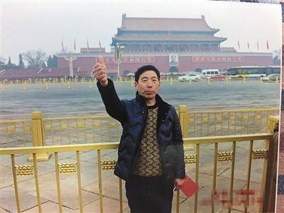 有你嗎?攝影師拍天安門38年 上千照片無人領(lǐng)