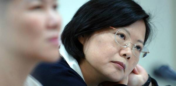 多家民調(diào)均在低位徘徊 蔡英文及民進(jìn)黨已陣腳大亂