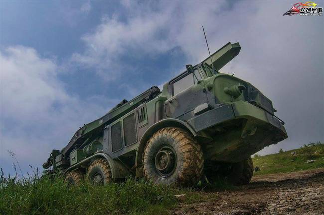 塞爾維亞陸軍炮兵實彈射擊演習 火箭炮造型大亮！