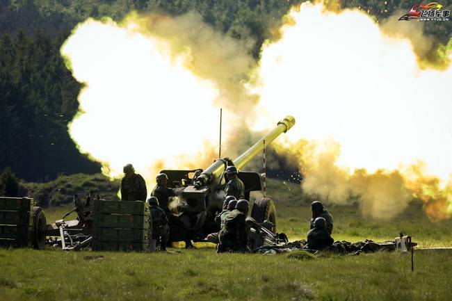 塞爾維亞陸軍炮兵實彈射擊演習 火箭炮造型大亮！