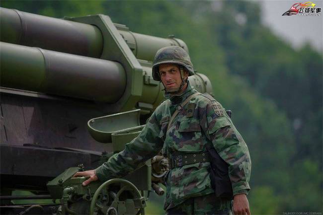塞爾維亞陸軍炮兵實(shí)彈射擊演習(xí) 火箭炮造型大亮！