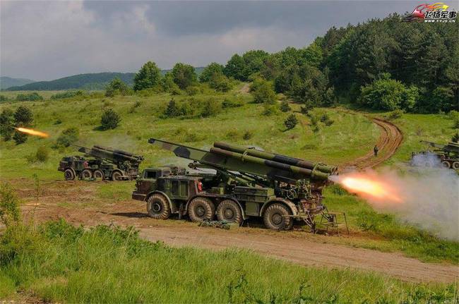 塞爾維亞陸軍炮兵實(shí)彈射擊演習(xí) 火箭炮造型大亮！