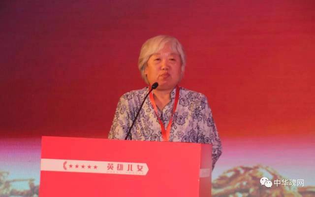 中共隱蔽戰(zhàn)線元老熊向輝的女兒熊蕾發(fā)言。