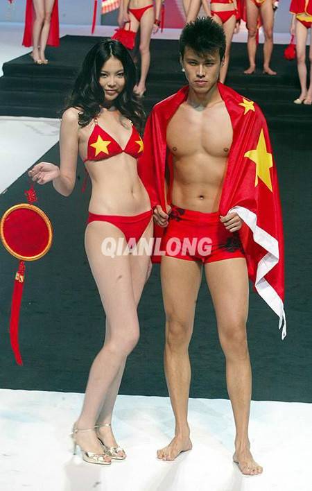 2009年6月，在水立方舉行的&ldquo;浩沙杯&rdquo;第六屆中國泳裝設(shè)計大賽現(xiàn)場驚現(xiàn)國旗比基尼，引發(fā)了網(wǎng)友關(guān)注。
