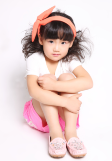 甜美小童星馬婧軼受邀參加環(huán)球中秋開(kāi)場(chǎng)錄制節(jié)目