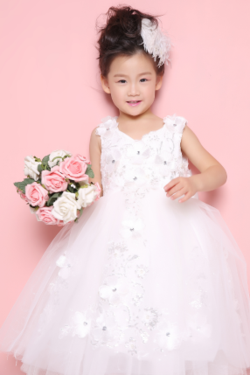 甜美小童星馬婧軼受邀參加環(huán)球中秋開(kāi)場(chǎng)錄制節(jié)目