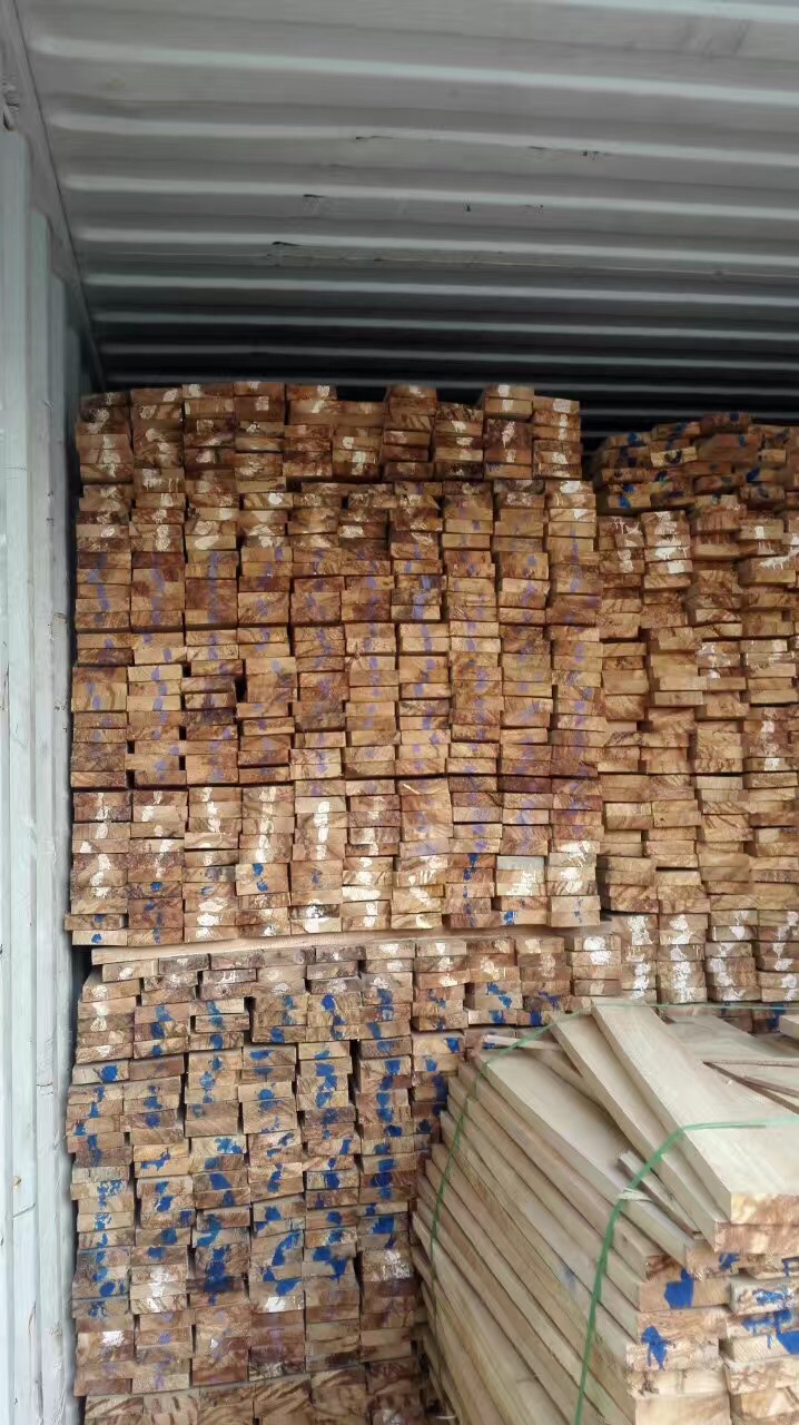 大量供應泰國橡膠木家具 橡木樓梯 實木線條 工藝品
