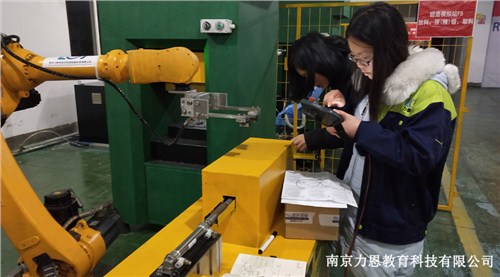 提供南京工業(yè)機器人行業(yè)基礎培訓,培訓教學,力恩教育供