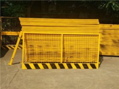 深圳龍崗廠家批發(fā)施工護(hù)欄 基坑護(hù)欄 塑料護(hù)欄 市政護(hù)欄等圖1