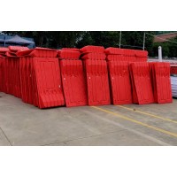 深圳市龍華廠家大量出售水馬圍擋道路護(hù)欄