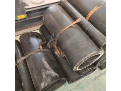耐磨超寬橡膠輸送帶2600mm 環(huán)形除鐵器皮帶 礦山傳送帶圖1